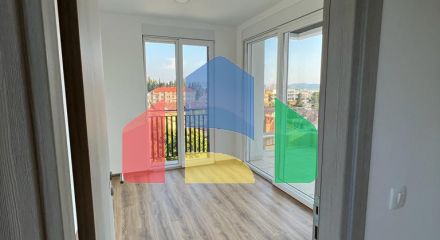 Квартира с одной спальней и паркинг-местом в клубном доме в Тивате