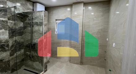 Квартира с одной спальней и паркинг-местом в клубном доме в Тивате