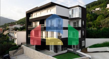 Квартира с одной спальней и паркинг-местом в клубном доме в Тивате