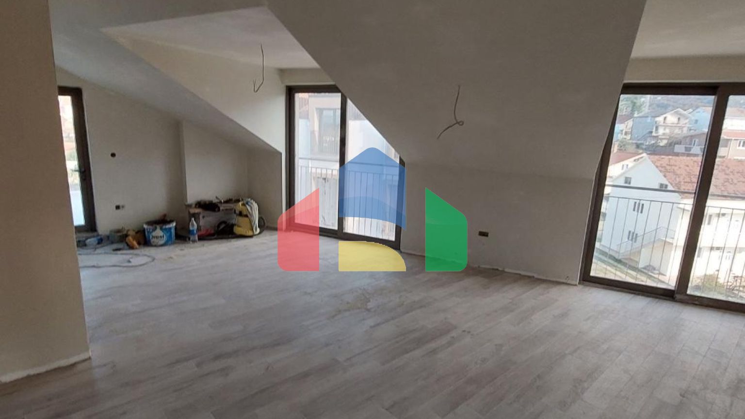 Квартира с одной спальней и паркинг-местом,  Тиват