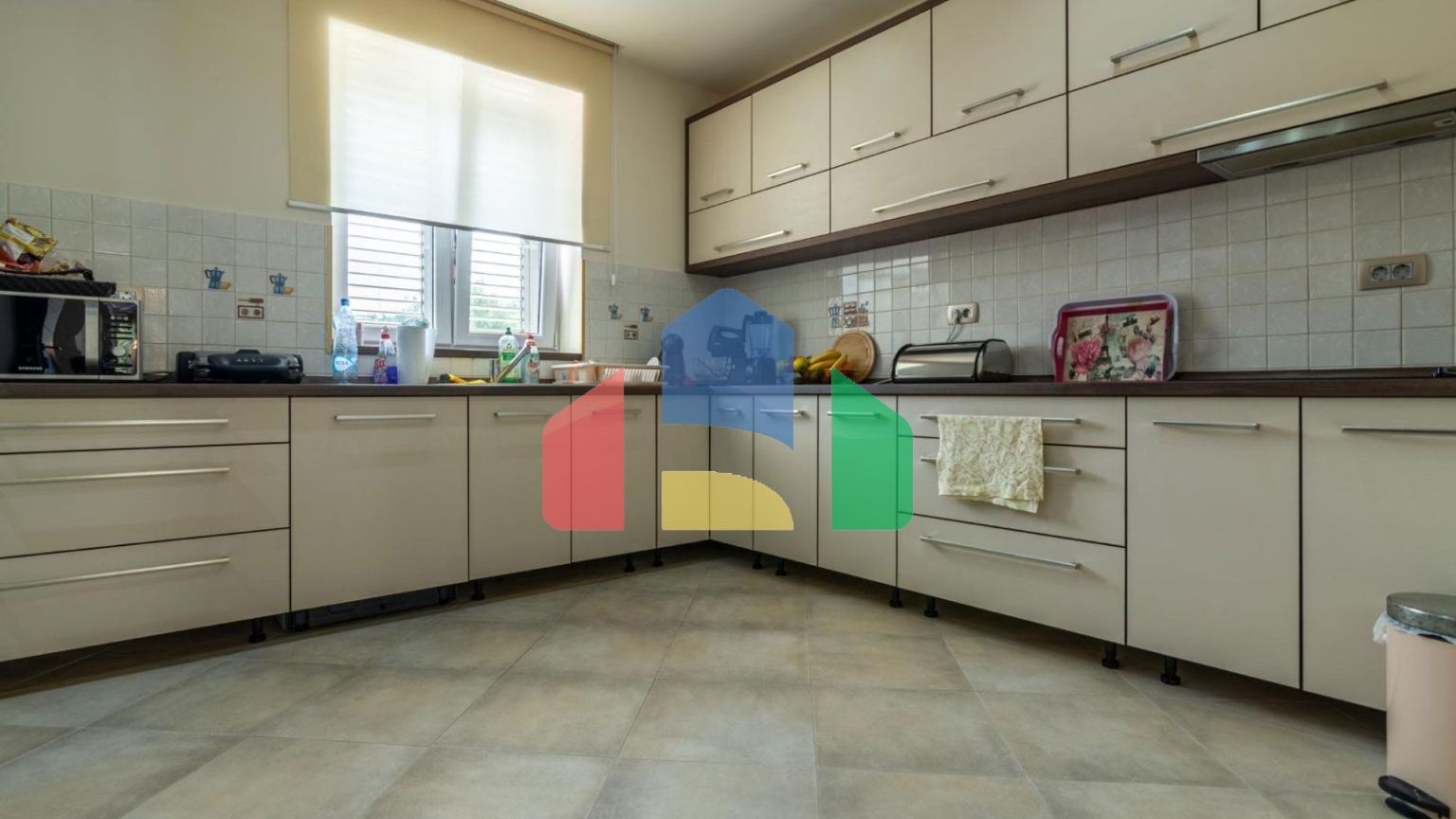 Новая вилла с бассейном и гаражом в Боничи, Тиват