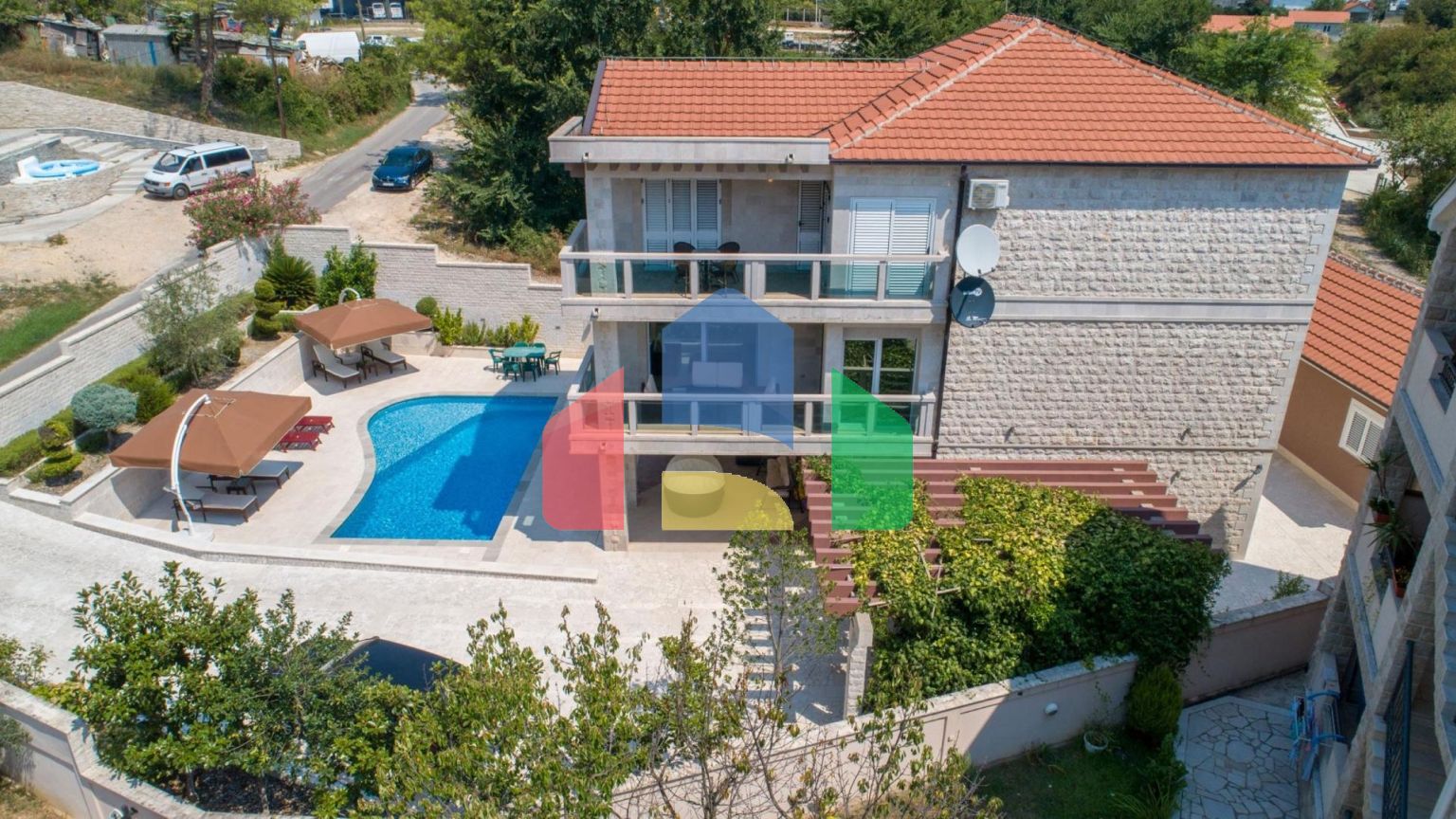 Новая вилла с бассейном и гаражом в Боничи, Тиват