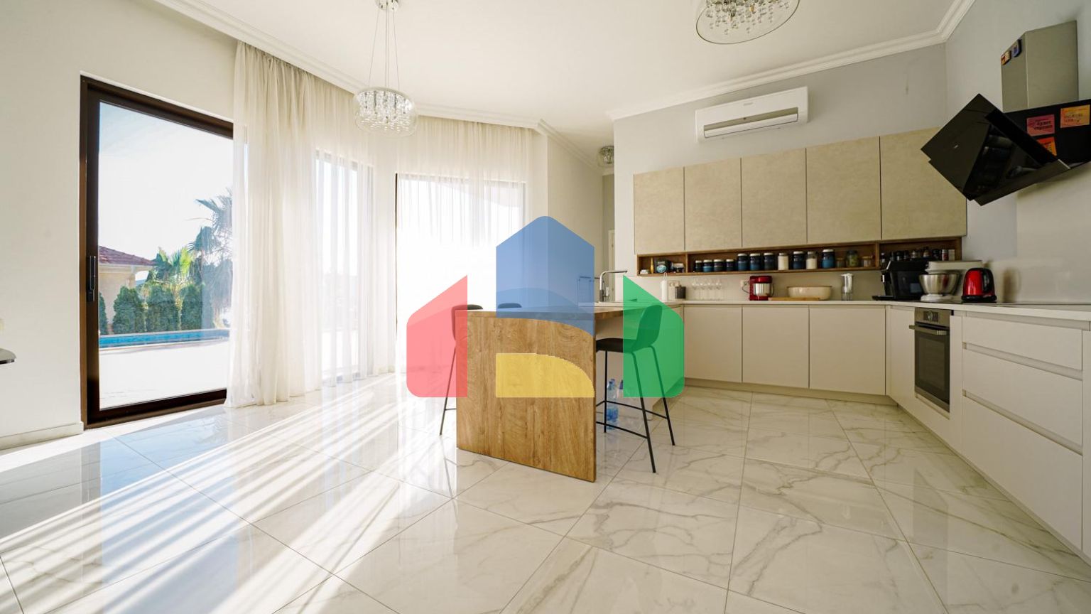 Роскошная меблированная вилла в тихом районе Тивата