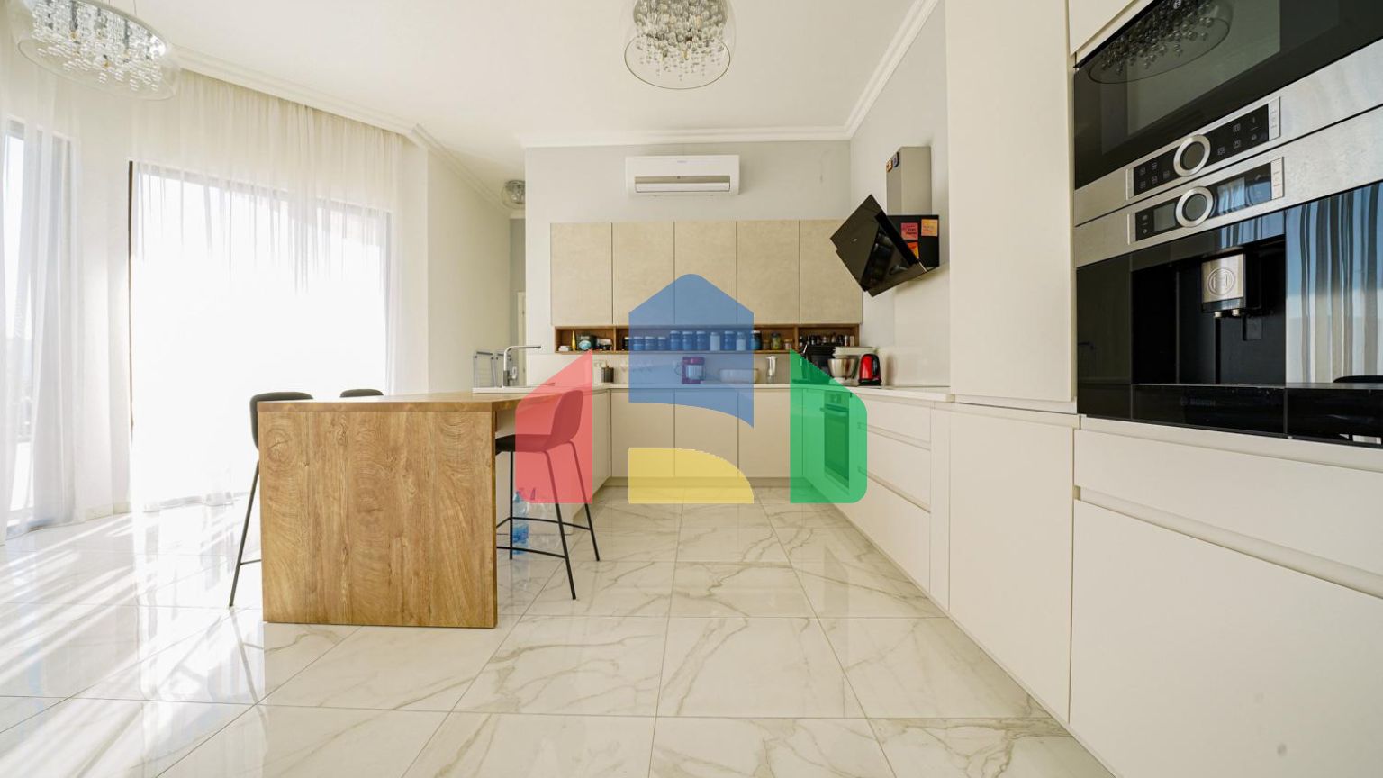 Роскошная меблированная вилла в тихом районе Тивата