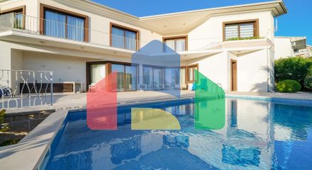 Роскошная меблированная вилла в тихом районе Тивата