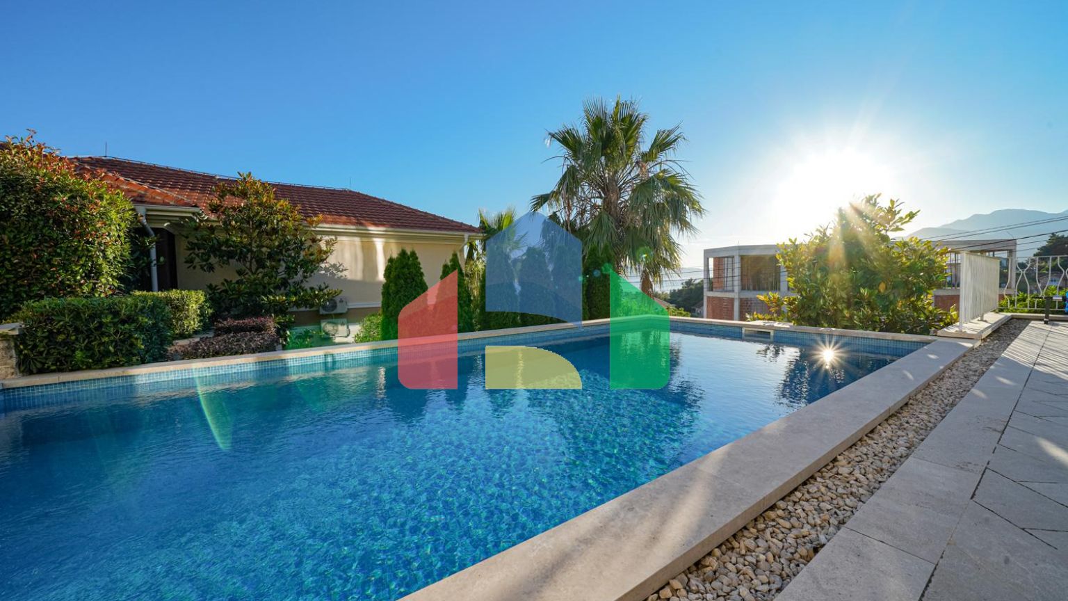 Роскошная меблированная вилла в тихом районе Тивата