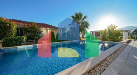 Роскошная меблированная вилла в тихом районе Тивата