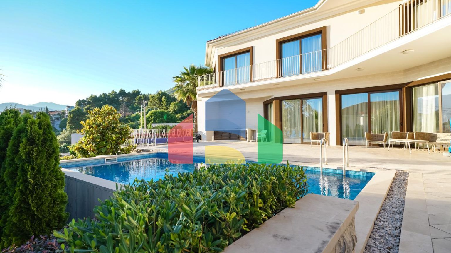 Роскошная меблированная вилла в тихом районе Тивата