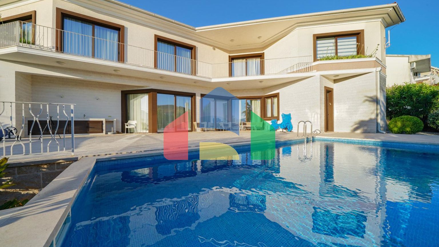 Роскошная меблированная вилла в тихом районе Тивата