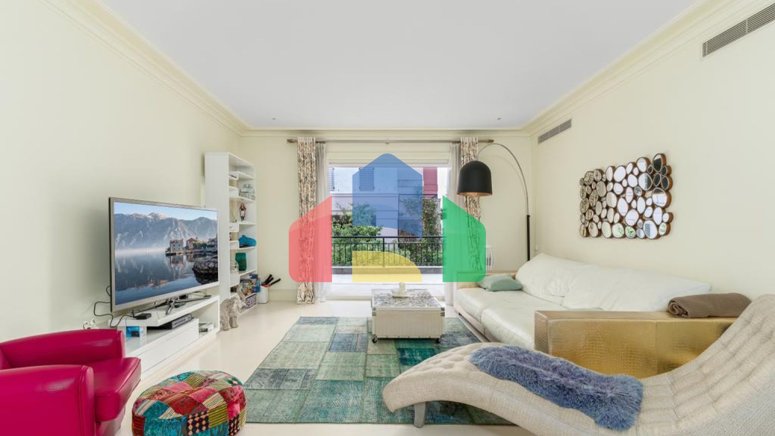 Продаётся стильная квартира в Порто Монтенегро!