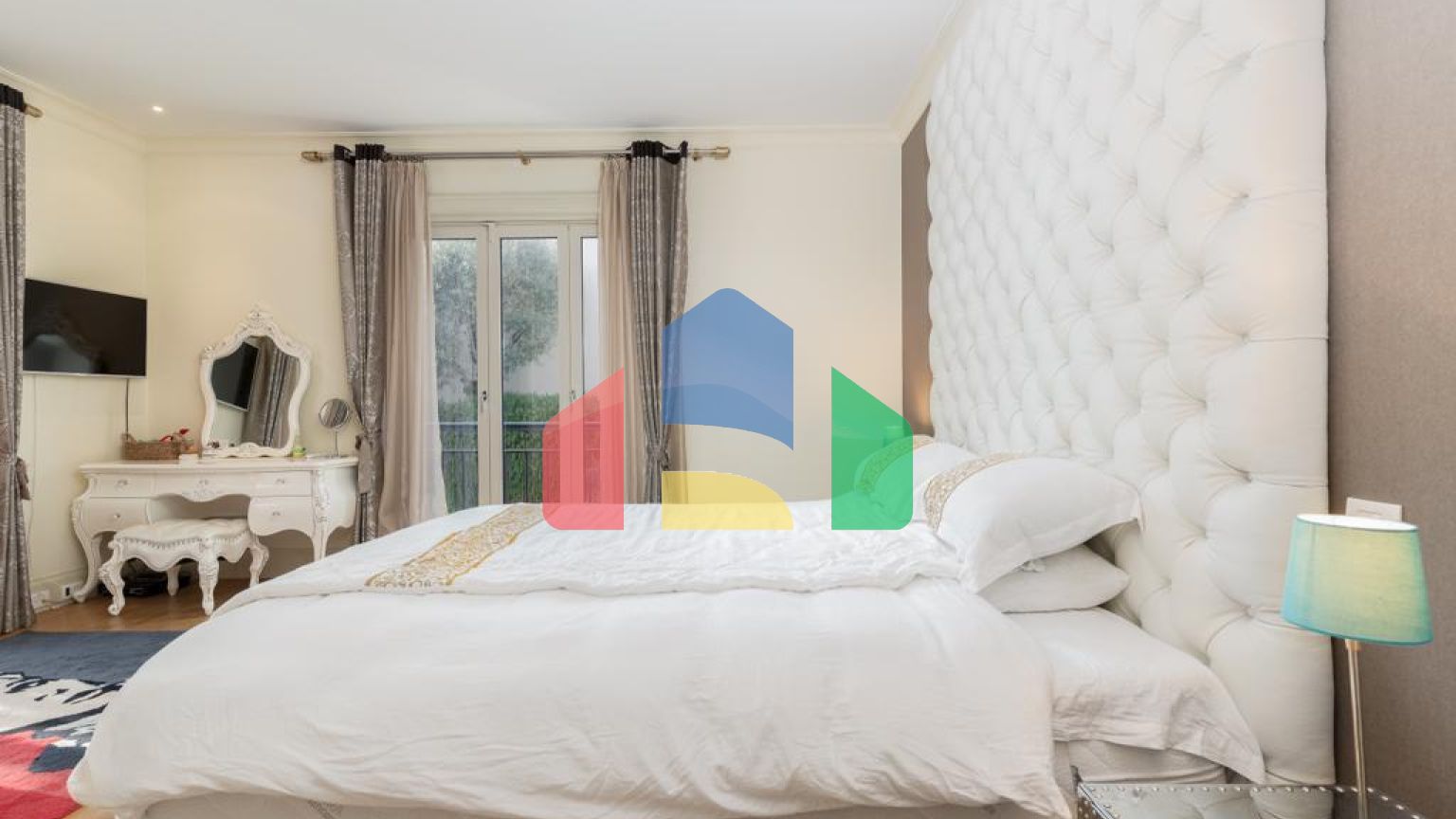 Продаётся стильная квартира в Порто Монтенегро!