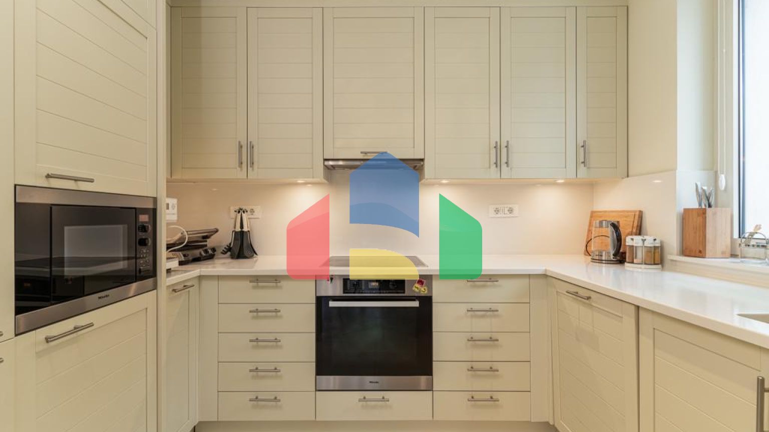 Продаётся стильная квартира в Порто Монтенегро!