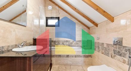 Продажа дома с тремя спальнями и видом на Бока-Которский залив