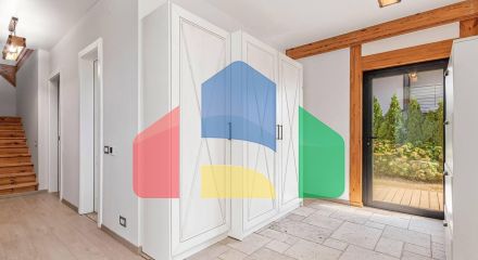 Продажа дома с тремя спальнями и видом на Бока-Которский залив