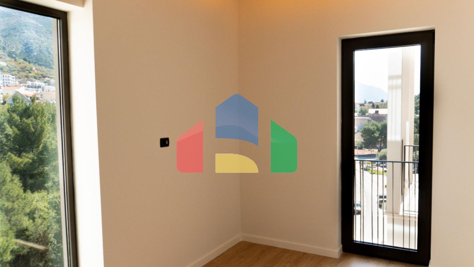 Просторная квартира с 2 спальнями и 2 санузлами в Boka Place, Тиват