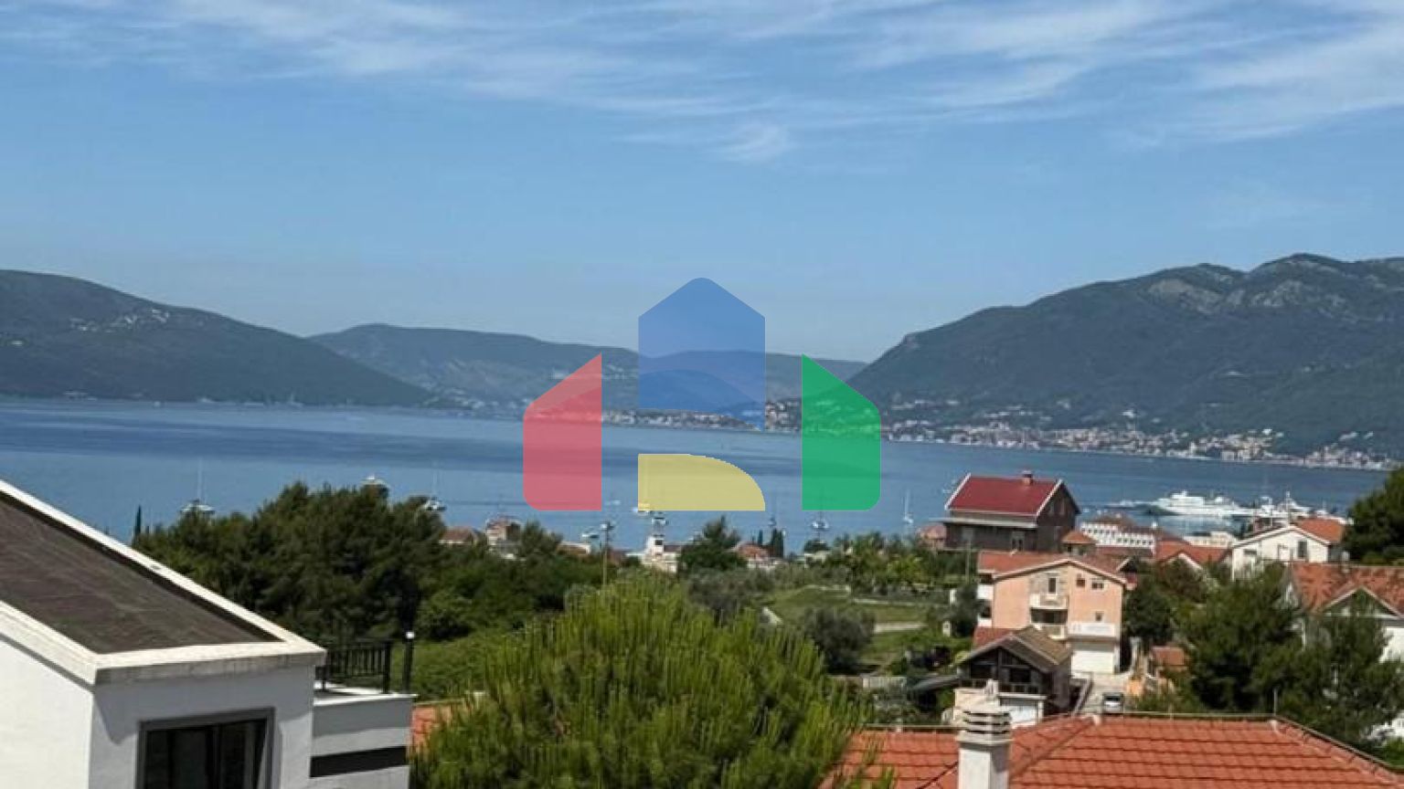 Шикарные апартаменты на продажу в Тивате