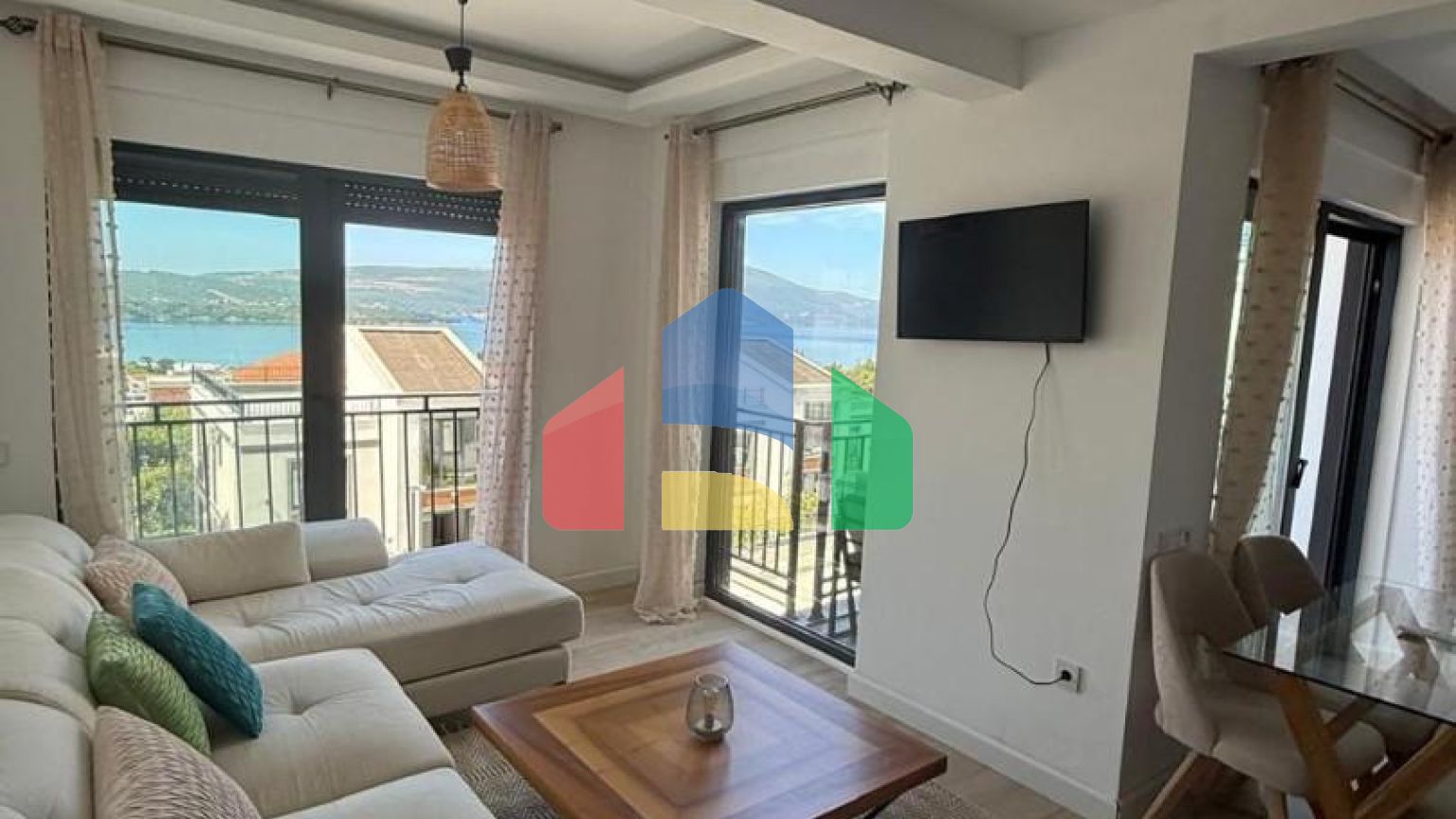 Шикарные апартаменты на продажу в Тивате