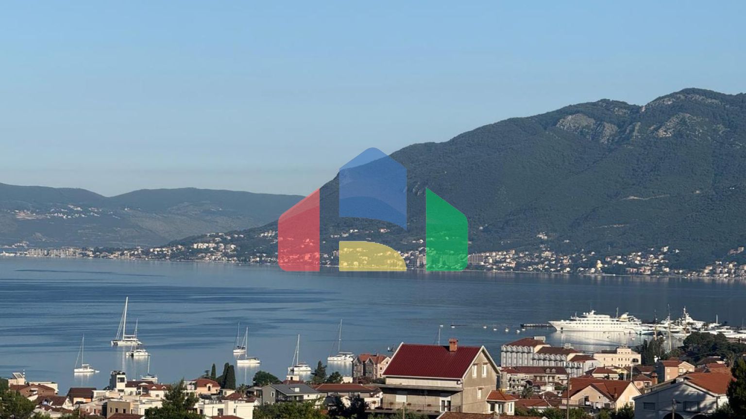 Шикарные апартаменты на продажу в Тивате