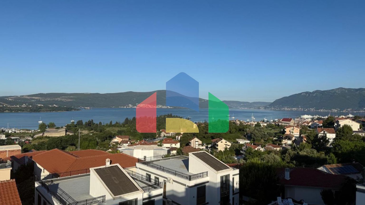 Шикарные апартаменты на продажу в Тивате