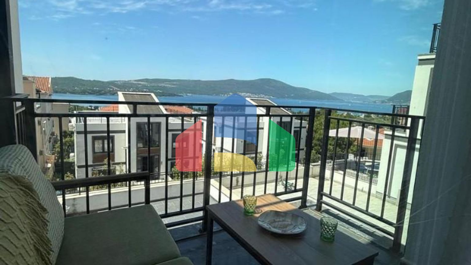 Шикарные апартаменты на продажу в Тивате