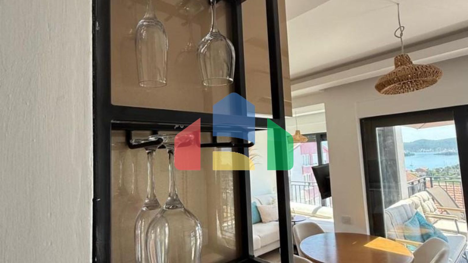 Шикарные апартаменты на продажу в Тивате