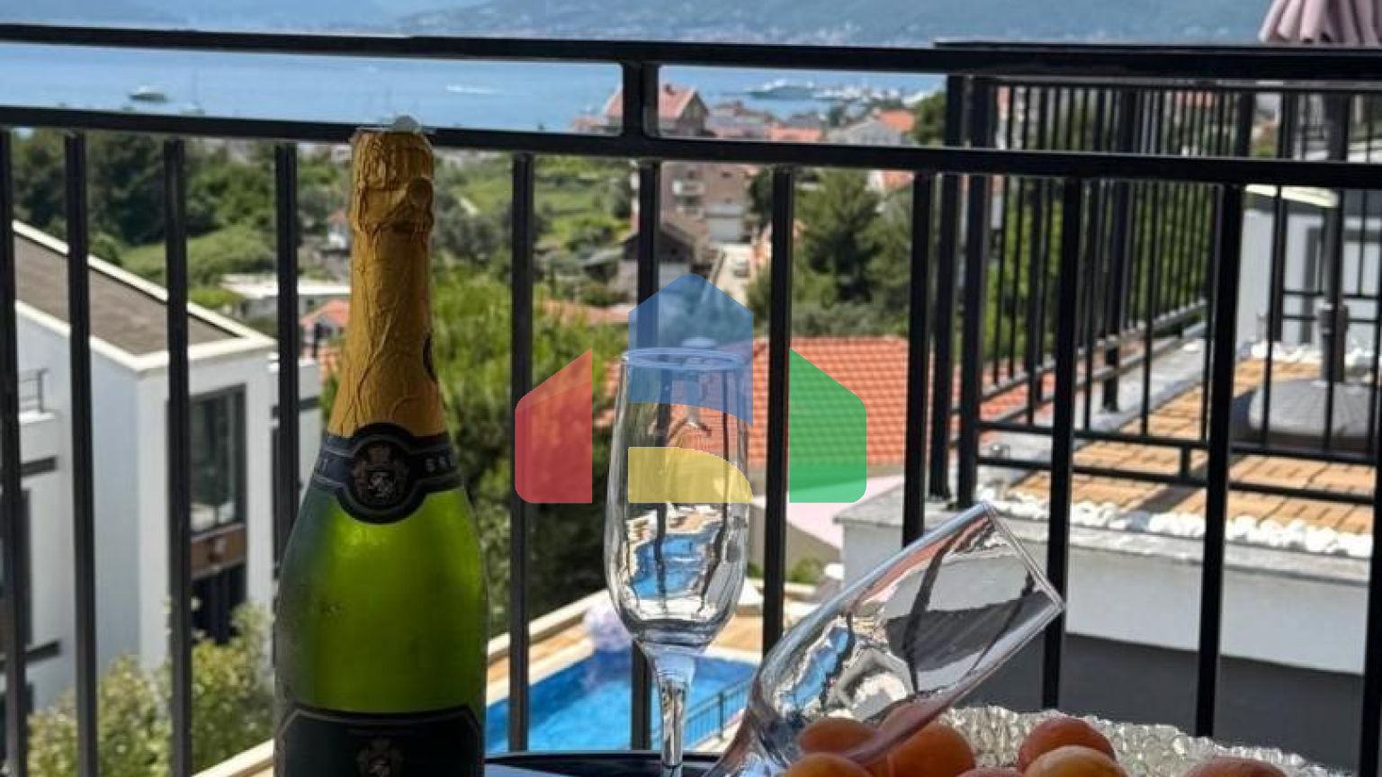 Шикарные апартаменты на продажу в Тивате