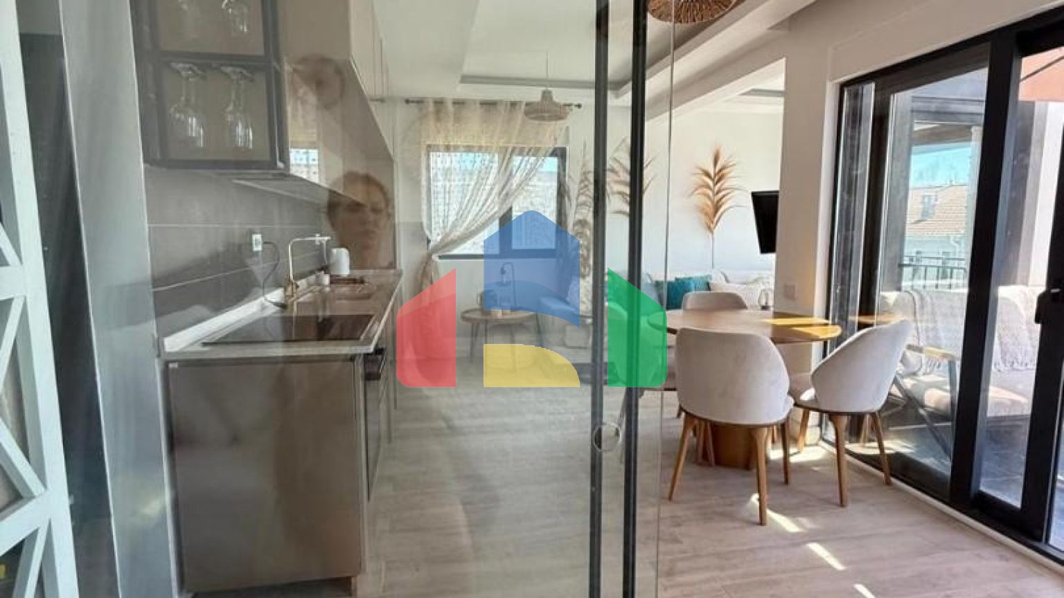 Шикарные апартаменты на продажу в Тивате