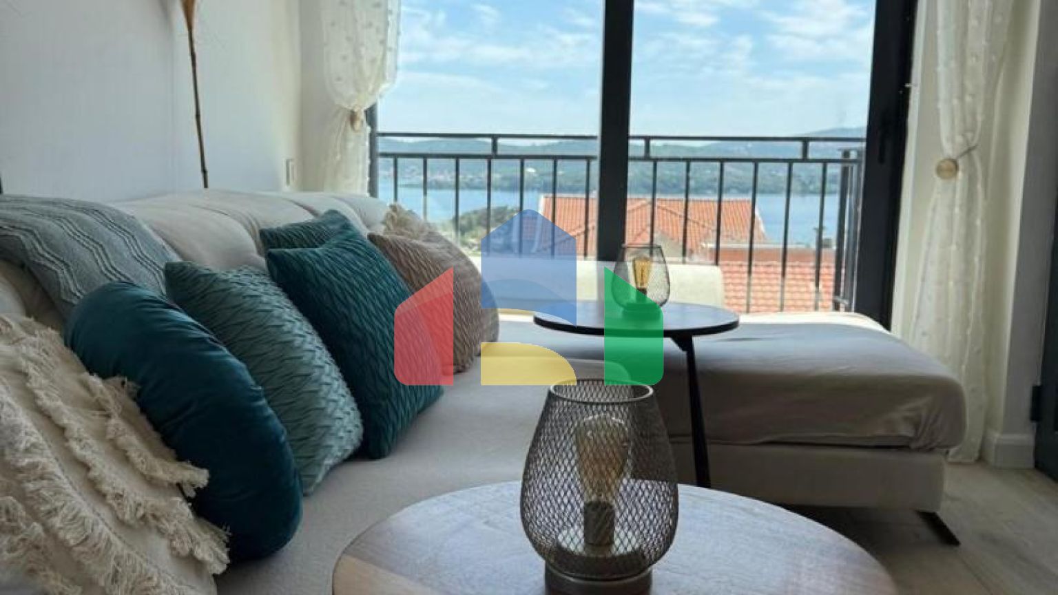 Шикарные апартаменты на продажу в Тивате