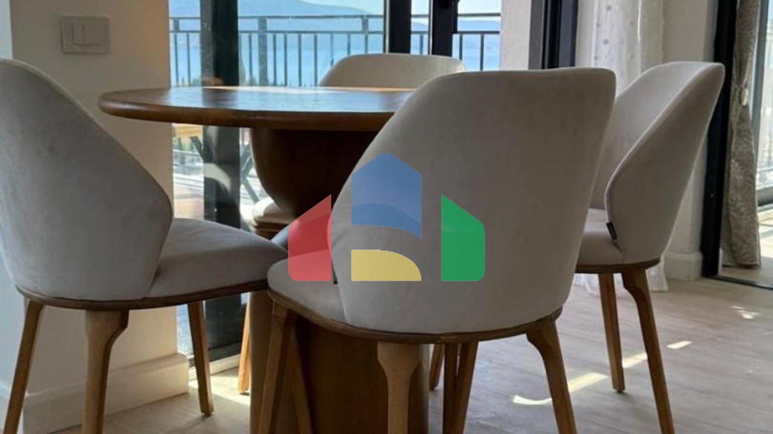 Шикарные апартаменты на продажу в Тивате