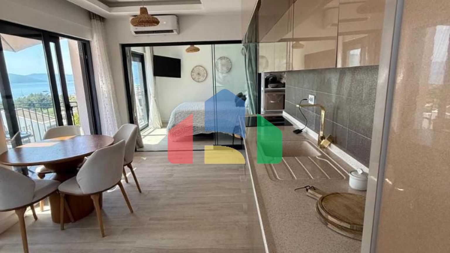 Шикарные апартаменты на продажу в Тивате