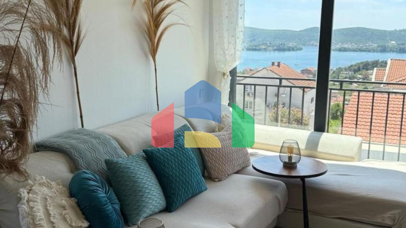 Шикарные апартаменты на продажу в Тивате