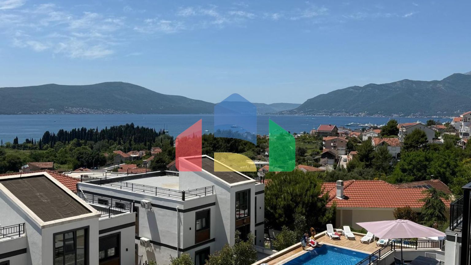 Шикарные апартаменты на продажу в Тивате