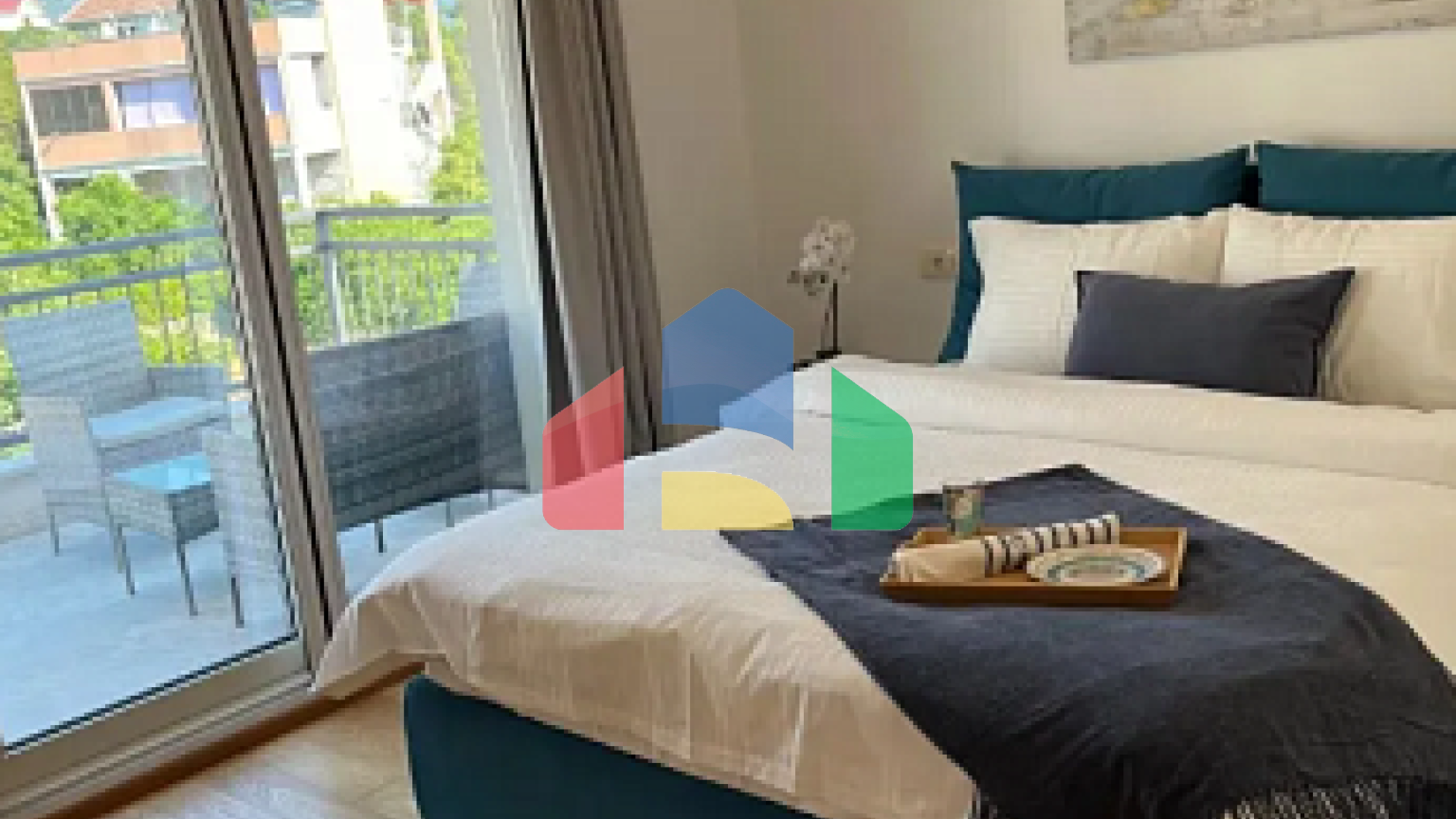 Пентхаус с большой террасой и парковкой в Тиват — 99 м², 3 спальни