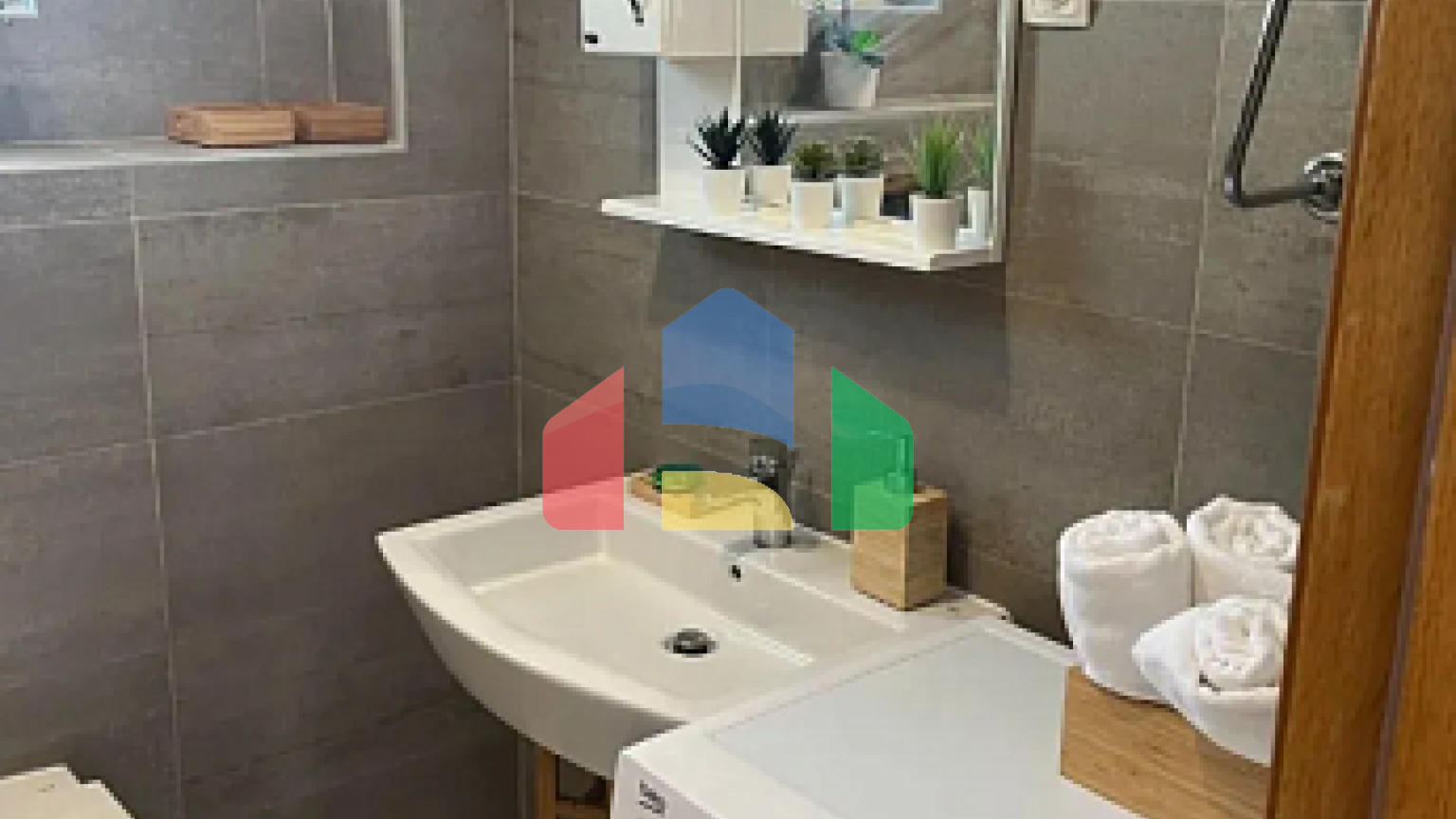 Пентхаус с большой террасой и парковкой в Тиват — 99 м², 3 спальни