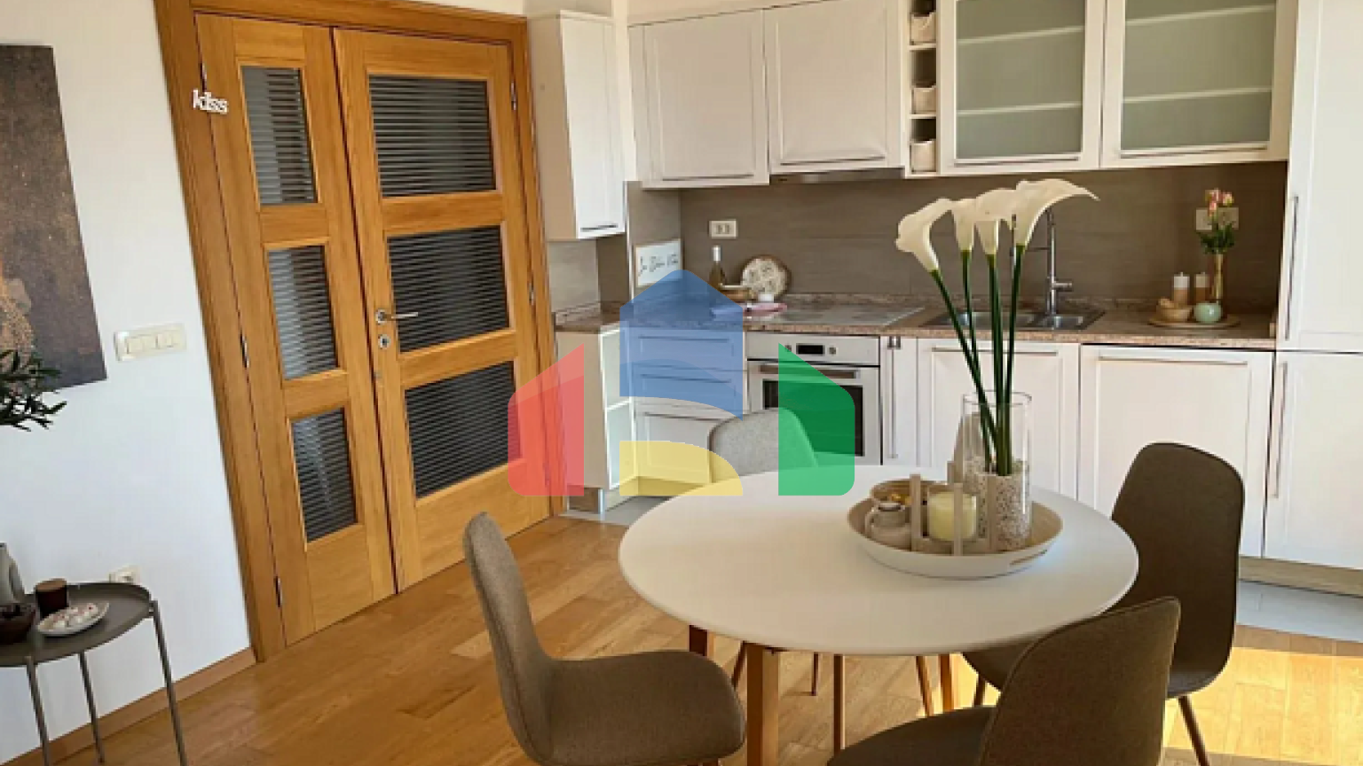 Пентхаус с большой террасой и парковкой в Тиват — 99 м², 3 спальни