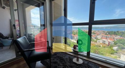 Просторная квартира с видом на море в Тивате, район Мажино