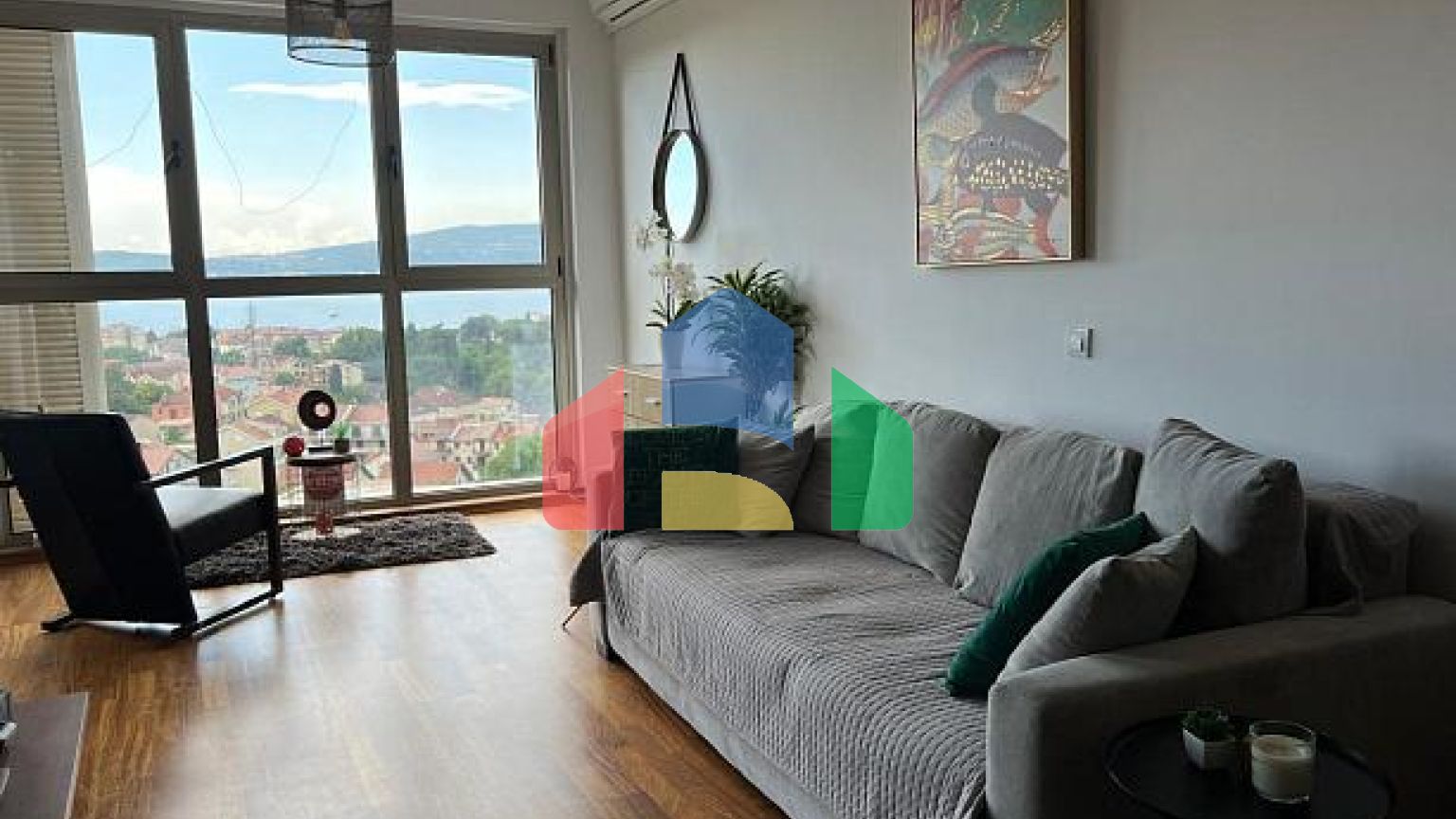 Просторная квартира с видом на море в Тивате, район Мажино