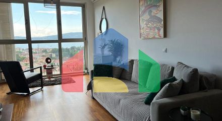 Просторная квартира с видом на море в Тивате, район Мажино