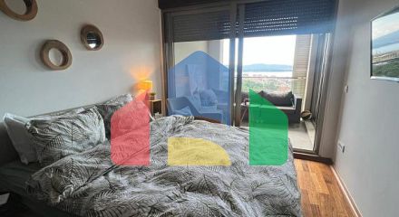 Просторная квартира с видом на море в Тивате, район Мажино