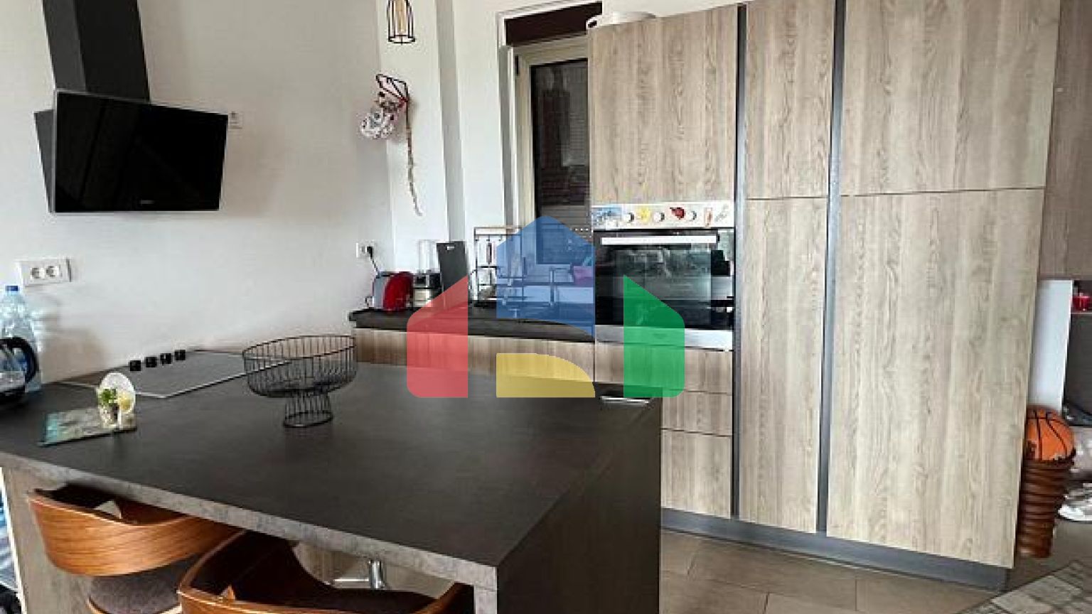 Просторная квартира с видом на море в Тивате, район Мажино