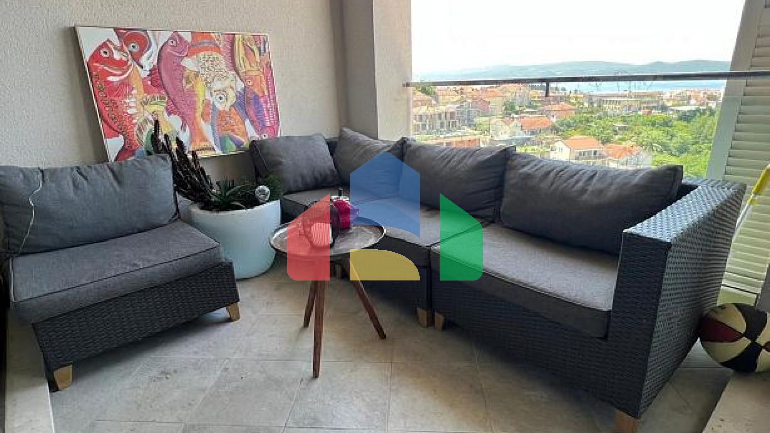 Просторная квартира с видом на море в Тивате, район Мажино