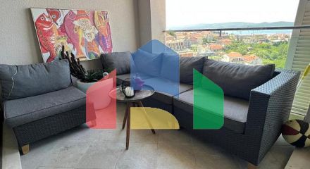 Просторная квартира с видом на море в Тивате, район Мажино