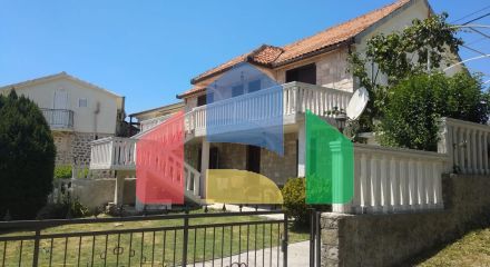 Продаётся легальный дом с видом на Которский залив, Тиват, Черногория