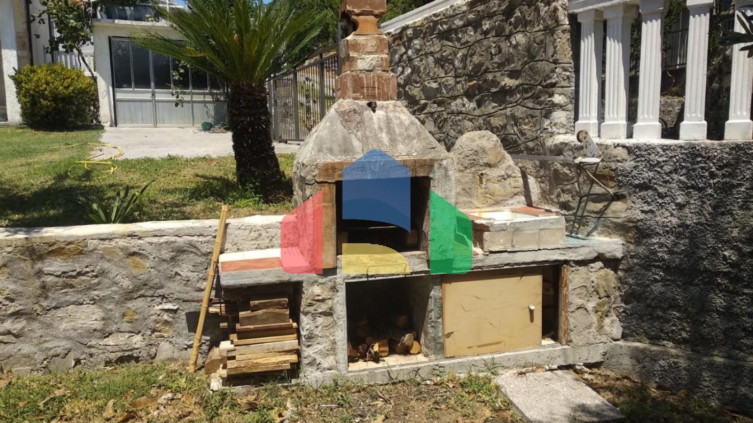 Продаётся легальный дом с видом на Которский залив, Тиват, Черногория