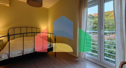 Продаётся легальный дом с видом на Которский залив, Тиват, Черногория