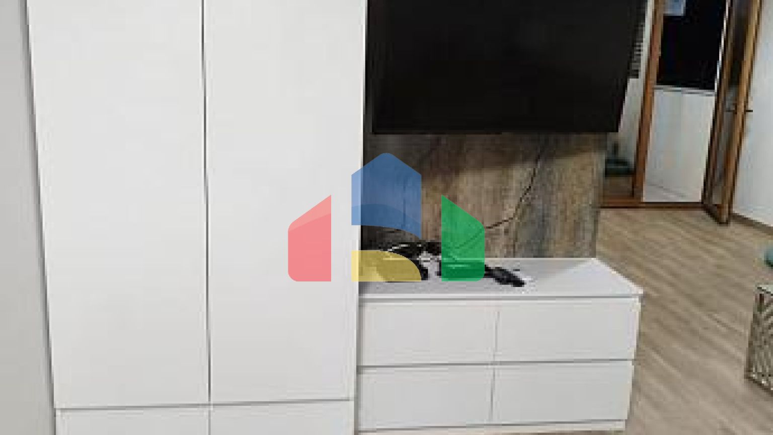 На продажу двухкомнатная квартира в Тивате рядом с морем