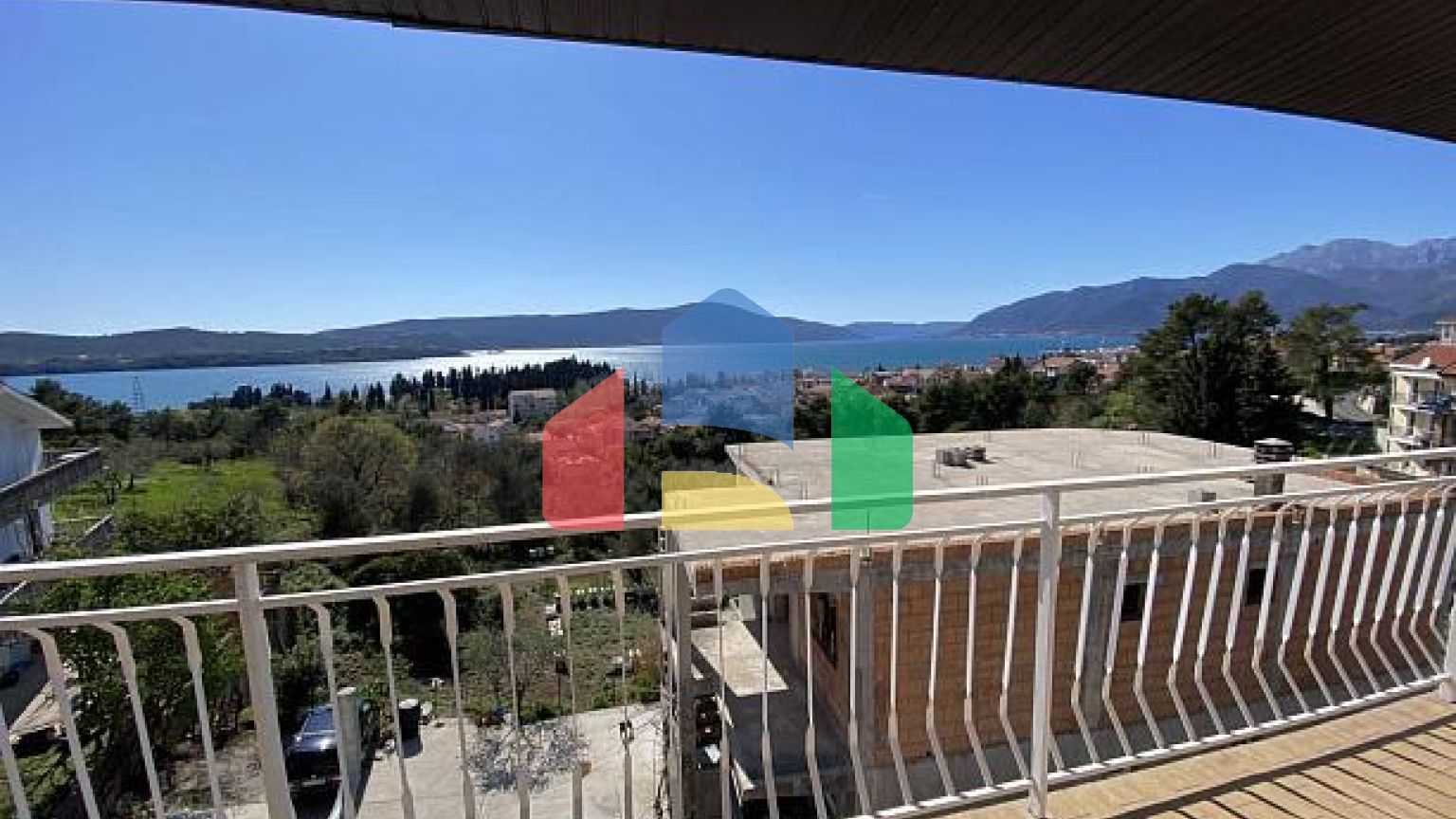 Дом в Тивате с панорамным видом на море