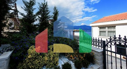 A villa with pool in Krasici