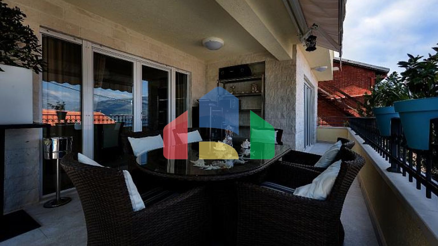 Дом с бассейном в Крашичи