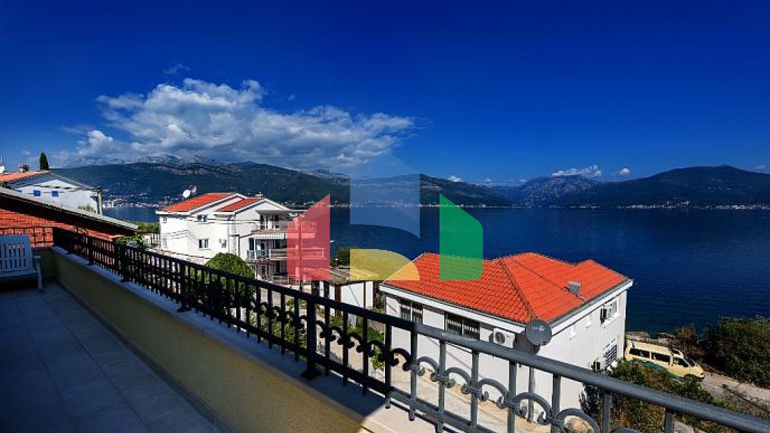 Дом с бассейном в Крашичи